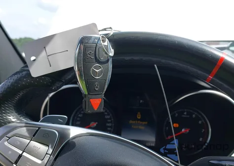 2016 Mercedes-Benz C 300 Luxury/Sport z USA, uszkodzony, nr VIN 55SWF4JB1GU096988